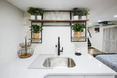 Chic Studio in Prime Location!