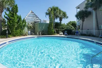 Image de Destin Getaway - Walk to Beach - Pool!