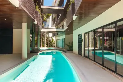 Serene Ambiance:New Exquisite 2br, Gated Grand Sirenis, Near popular attractions