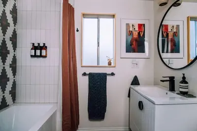 Image de Insta-worthy Private Gated Cabin + 3 levels