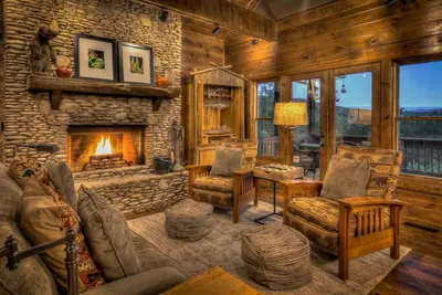 Image de Happy Trails - Pet Friendly | Outdoor Fireplace | Hot Tub