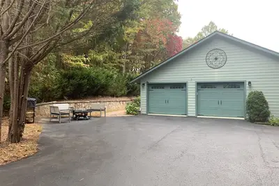 Image de Secluded home in the mountains and 5 minutes from downtown. Pet friendly!
