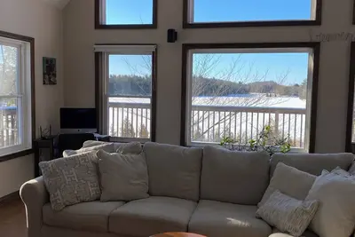 Image de Cozy Cottage\/Lake House on hill top. Waterfront with breathtaking views.