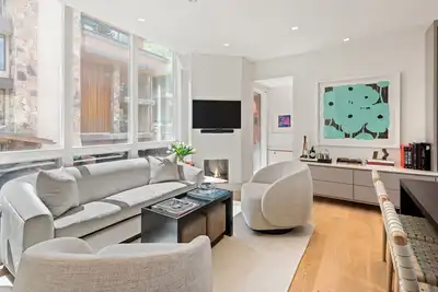 Image de Contemporary Aspen Townhome with Ski Access! Steps away from Downtown Aspen!