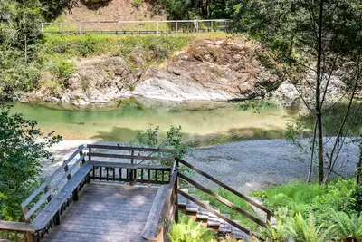 Image de Creek-front Dreamwood cabin with deck, WiFi, wood-burning stove & private sauna
