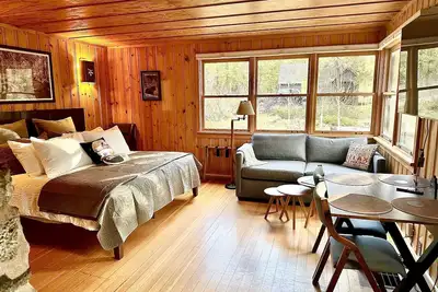 Image de Creekside Bunkhouse on Early Winters Creek