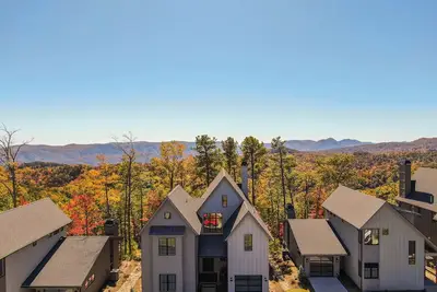 Image de Blue Meadows at Blue Ridge Mountain Club Luxury, stunning views, hot tub indoor+outdoor fireplaces