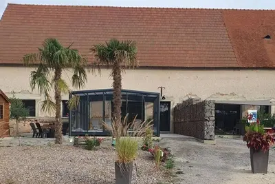 Image de Gîte confortable avec piscine couverte et spa à Couzon