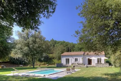 Image de Villa à la Montagne, piscine, domaine 20ha, rivière