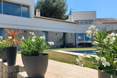Image de Villa moderne, spacieuse, vue panoramique et piscine privée, idéal p. 2 familles