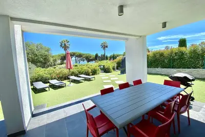 Image de Villa moderne Golfe Saint-Tropez piscine. Plages 2mins. 8 personnes.