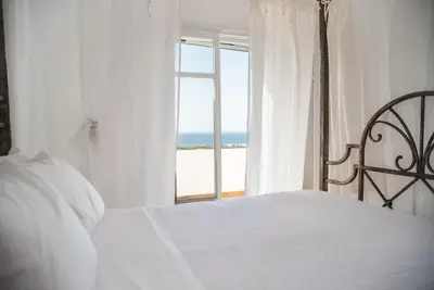 Image de 3 Bedroom luxury hill top villa with infinity pool and magnificent views
