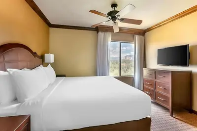 Image de Your Red Rock Getaway! Full Kitchen, Free Parking, Outdoor Swimming Pool!