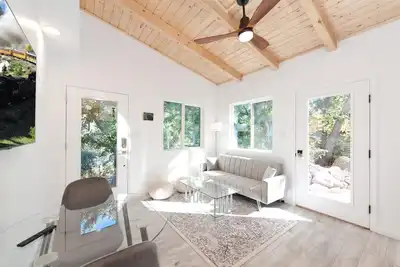 Image de Fully Remodeled Cabin with Deck - 10 Minutes to Dgo - Ac