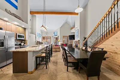 Multi-level Condo w/ 2 Private Balconies w/ Mountain Views & 2 Shared HotTubs