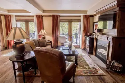 Image de Luxury 2-Bedroom Aspen Mountain Residence 23 in Downtown, one block to Ski Lifts