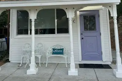 Image de Serenity Cottage-conveniently located Bay Area Backyard Bungalow, private oasis