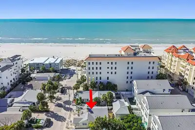 Image de Clearwater Beach Cottage Sleeps 16! Steps to the Beach, Beach Gear included!