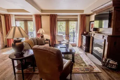 Image de Luxury 2-Bedroom Aspen Mountain Residence Premier 34 in Downtown, one block to Ski Lifts
