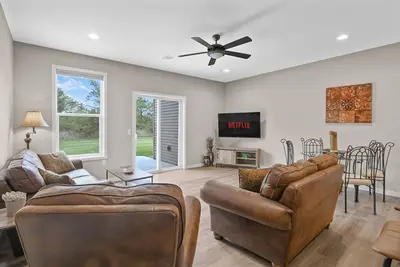 Image de Home away from Home, upscale townhome