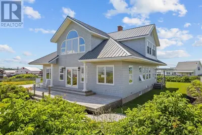Image de Ocean View Cottage In The Heart Of North Rustico- Seconds To Beach & Restaurants