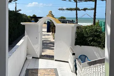 Image de Beach house-garden level