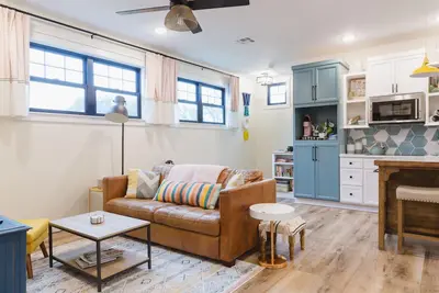Image de Cozy Private Getaway near Silos & Downtown
