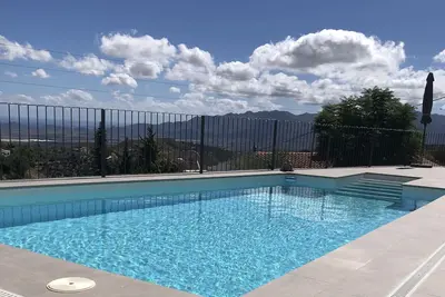 Image de Spacious and light accommodation with private pool and stunning views.
