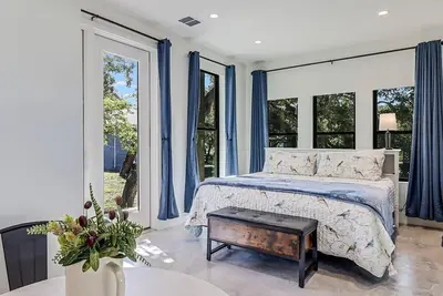 Image de Clifton Cottage- Cute cottage with a modern flare! Pier! Kayak ramps! Private