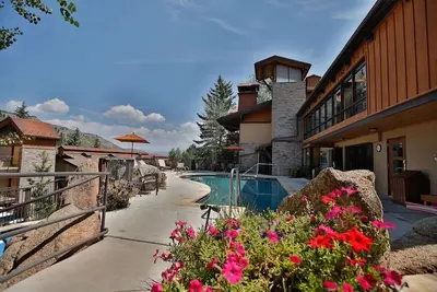 Image de Ski in/ski out 1br condo in Snowmass Village - onsite pool, hot tub & ski shop!
