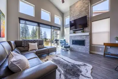 Image de Newly beautiful duplex @ Rendezvous. Minutes to town & resort & Amazing Views