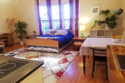 Image de Beautiful studio in historic neighborhood of Boston. Super close to downtown!