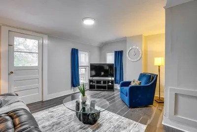 Image de Pet-Friendly Auburn Apartment w/ Balcony!