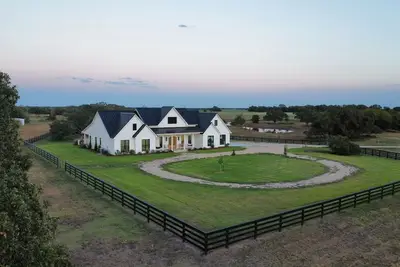 Image de Rmb Longhorn West, luxury living in the country