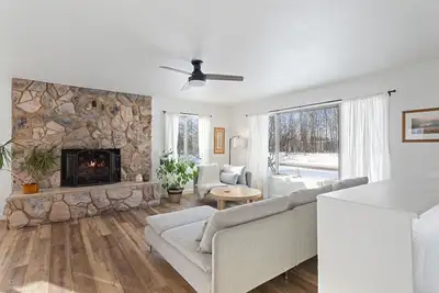 Image de Serene Palmer Home: Walk to Downtown & Riverfront!