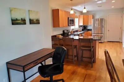 Image de 2-bedroom townhouse with indoor fireplace