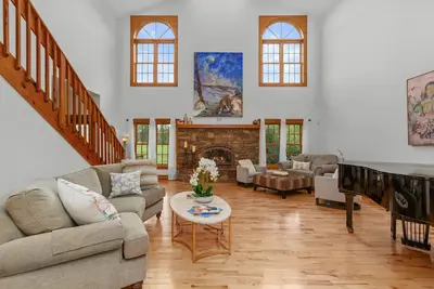 Image de Sleeps 10! Large Log Cabin - 4br/4Baths, Game Room, Close to Downtown Avl/Wavl