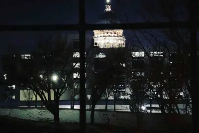 Image de A Perfect fit! Awesome attic antics! 45b