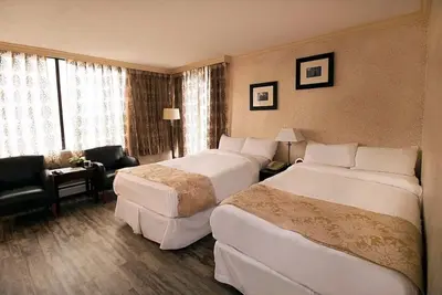 Image de One Bedroom Apartment with Robson Street View\n