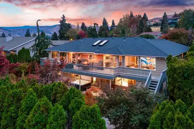 Image de 14-Person Adventure Oasis w/ Hotub