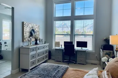 Image de Adorable townhouse in Sandy! Close to shopping, skiing and fine dining!