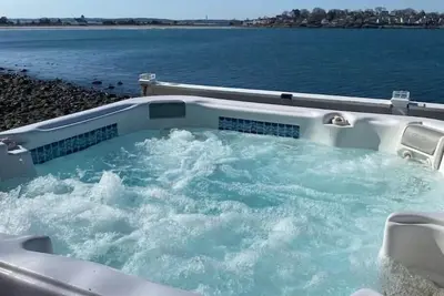 Image de Relaxing Beach Home with Jacuzzi and Fireplace