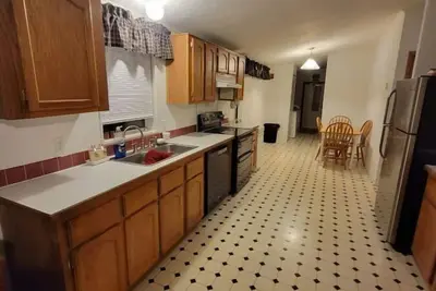 Image de Grandma's house is roomy inside and out. You'll feel right at home.