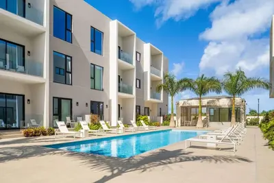 Image de Poolside Condo, Grace Bay Ocean Views! Z102