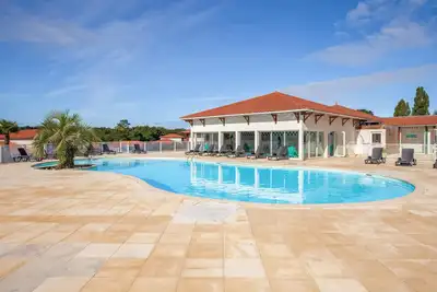 Image de Magnifique appartement à Cassen avec piscine