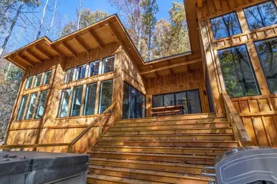 Image de Drop Red GORGEous is a stylish retreat in the heart of the Rrg. 4wd Is Required