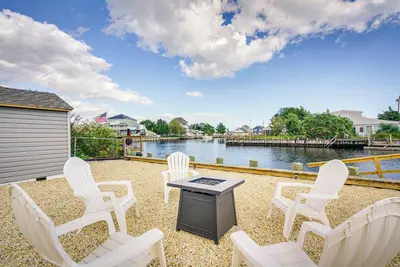 Image de Waterfront Mystic Island Home w\/ Boat Dock!