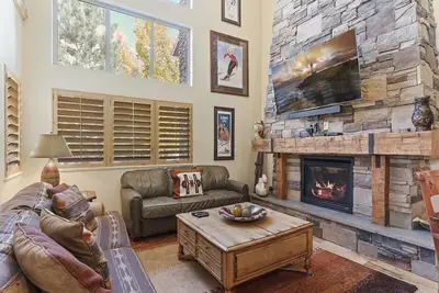 Warm and Inviting townhome with 3 bedrooms