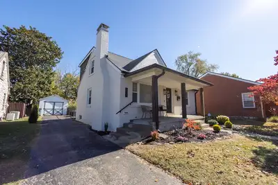 Image de ⭐️Renovated⭐️ Great Location Fire Pit - Dog Friendly - Fully Fenced - Games