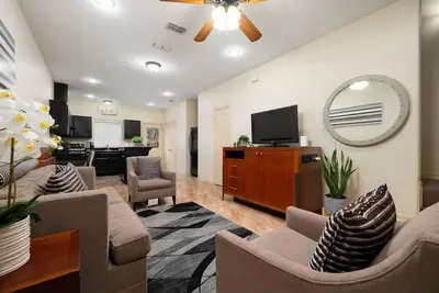 Image de Cozy Comfort Haven - Parking at No Extra Cost